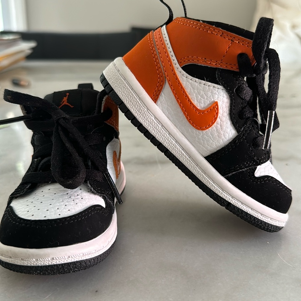 NIKE AIR JORDAN